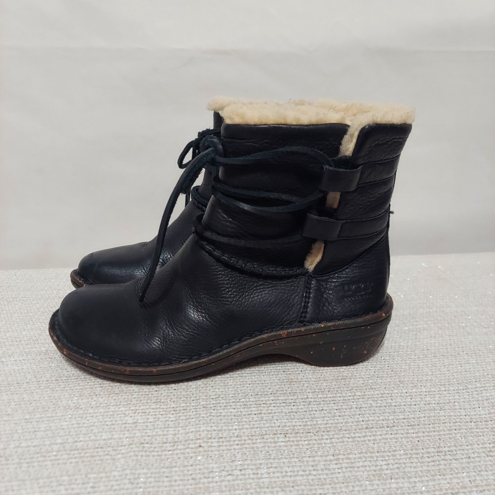 UGG Caspia Shearling‎ Lined Leather Ankle Boot Women Size 5 S/N 1932 EUC